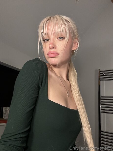 Nacktes geleaktes OnlyFans-Foto von Arioftv