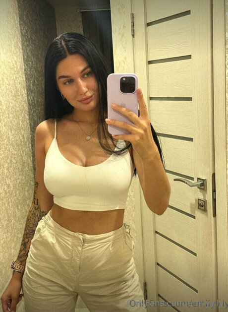 Nacktes geleaktes OnlyFans-Foto von Emilyy Ly