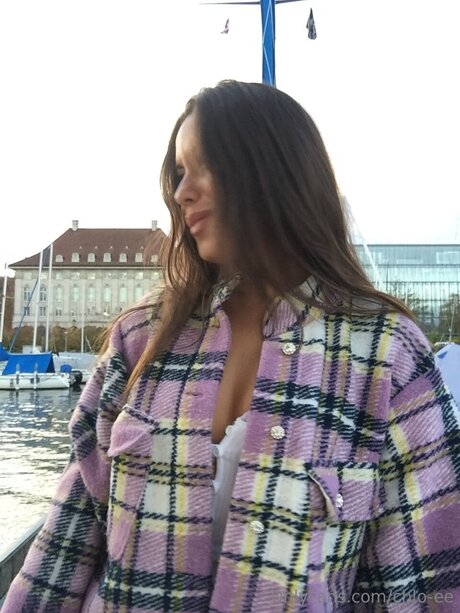 Nacktes geleaktes OnlyFans-Foto von Chlo Ee