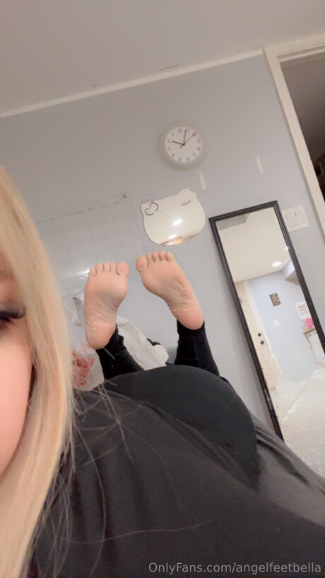 Nacktes geleaktes OnlyFans-Foto von Angelfeetbella