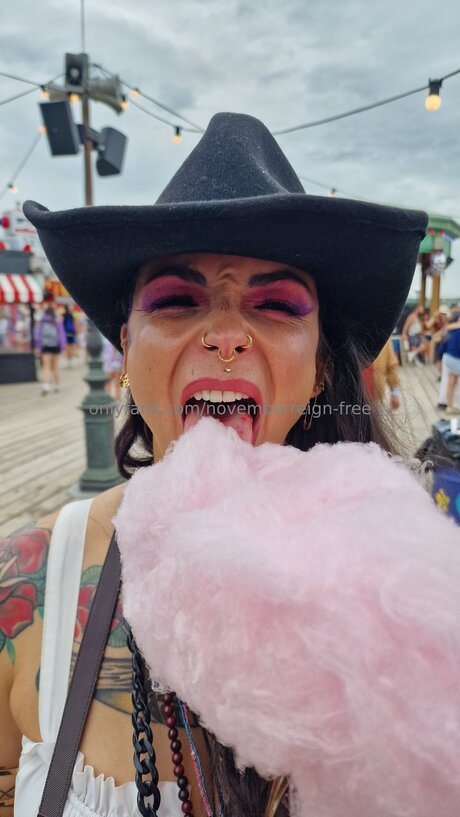 Nacktes geleaktes OnlyFans-Foto von Novemberreign Free