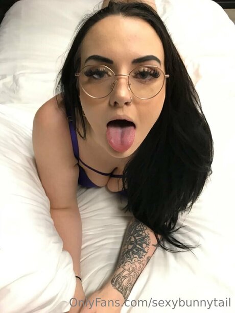 Nacktes geleaktes OnlyFans-Foto von Sexybunnytail
