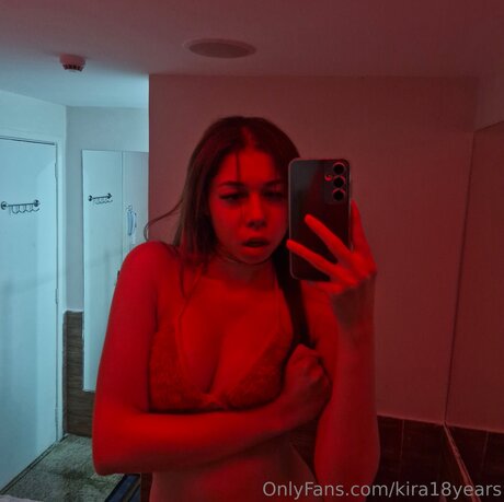 Nacktes geleaktes OnlyFans-Foto von Kira18years