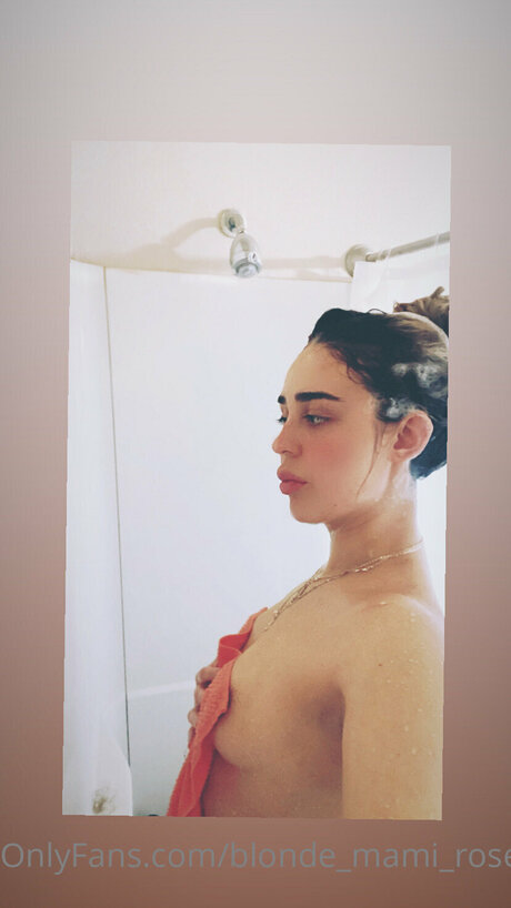 Blonde Mami Rose