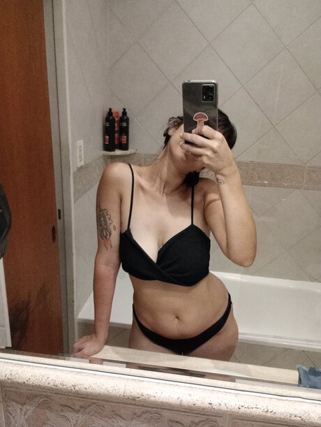 Nacktes geleaktes OnlyFans-Foto von Juanilin