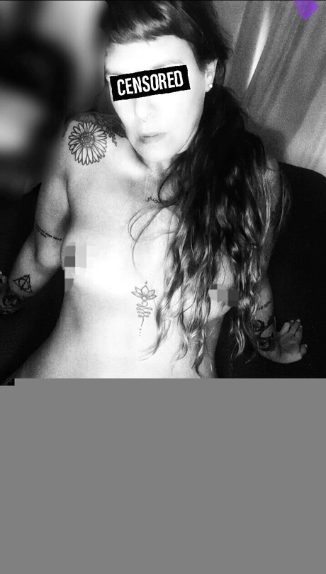 Nacktes geleaktes OnlyFans-Foto von Lalaseyerfree