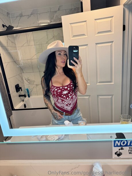Nacktes geleaktes OnlyFans-Foto von Goddesscharliedollie