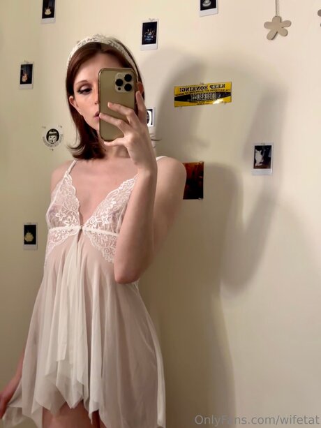 Nacktes geleaktes OnlyFans-Foto von Wifetat
