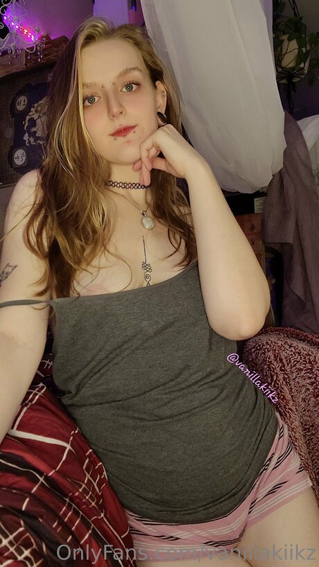 Nacktes geleaktes OnlyFans-Foto von Junipurrfern