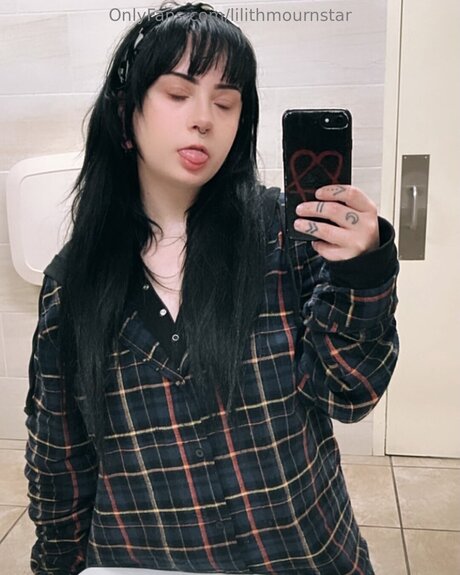 Nacktes geleaktes OnlyFans-Foto von Lilithmournstar