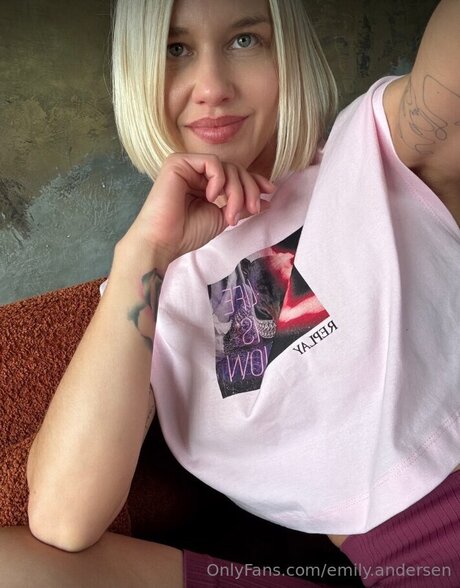 Nacktes geleaktes OnlyFans-Foto von Emily Andersen