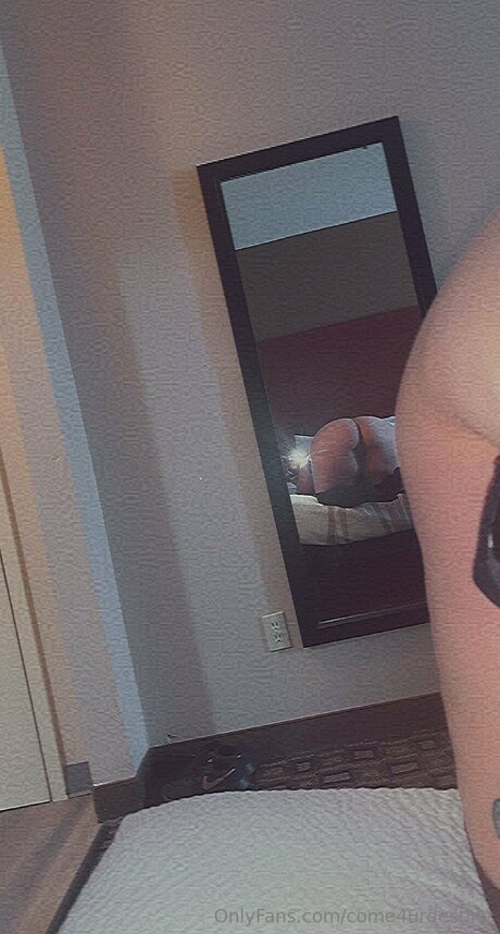 Nacktes geleaktes OnlyFans-Foto von Come4urdestiny