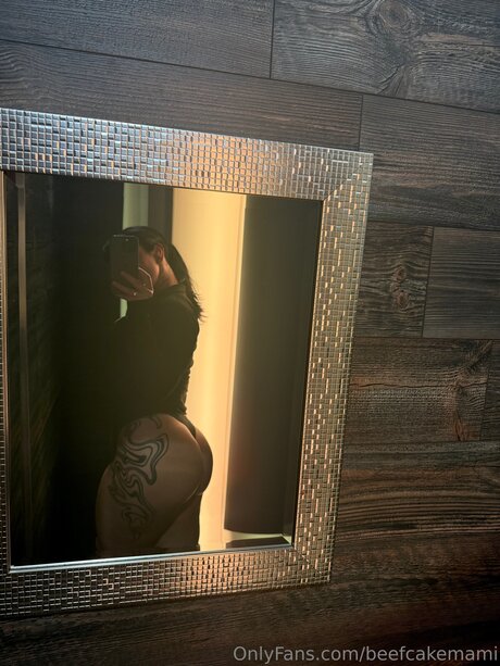 Nacktes geleaktes OnlyFans-Foto von Beefcakemami