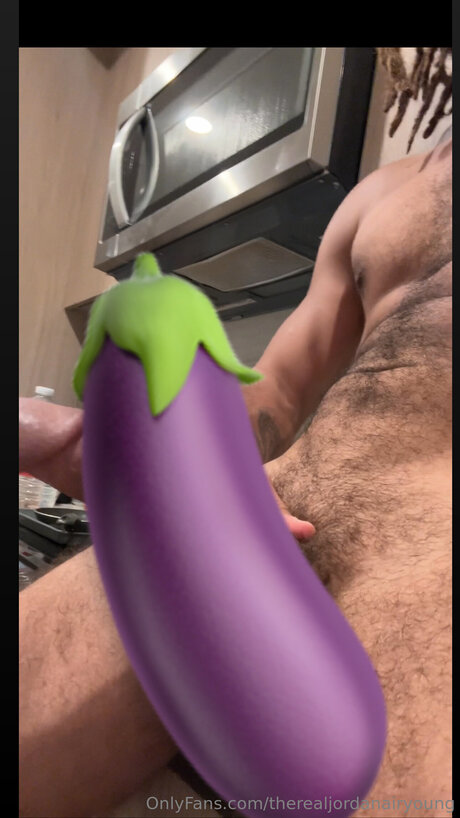 Nacktes geleaktes OnlyFans-Foto von Therealjordanairyoung