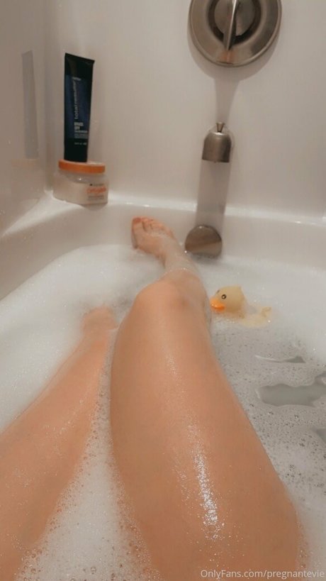 Nacktes geleaktes OnlyFans-Foto von Hotmomevie