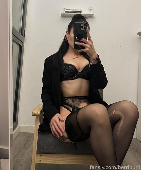 Nacktes geleaktes OnlyFans-Foto von Berry Bunny