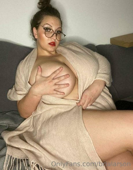 Nacktes geleaktes OnlyFans-Foto von Brialarson