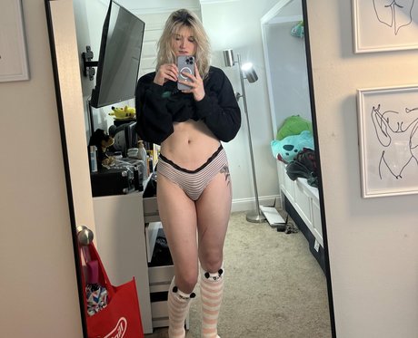 Nacktes geleaktes OnlyFans-Foto von Wifemoder