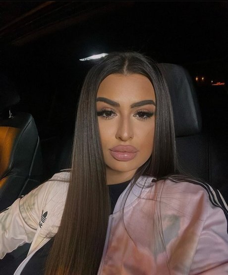 Nacktes geleaktes OnlyFans-Foto von Bmiruna