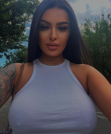 Nacktes geleaktes OnlyFans-Foto von Bmiruna