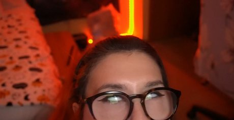 Nacktes geleaktes OnlyFans-Foto von Emilyuwo