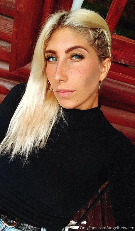 Nacktes geleaktes OnlyFans-Foto von Angelbetween