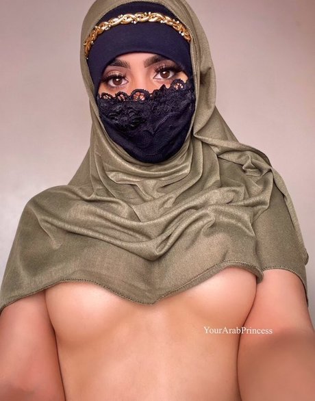 Nacktes geleaktes OnlyFans-Foto von Yourarabprincess