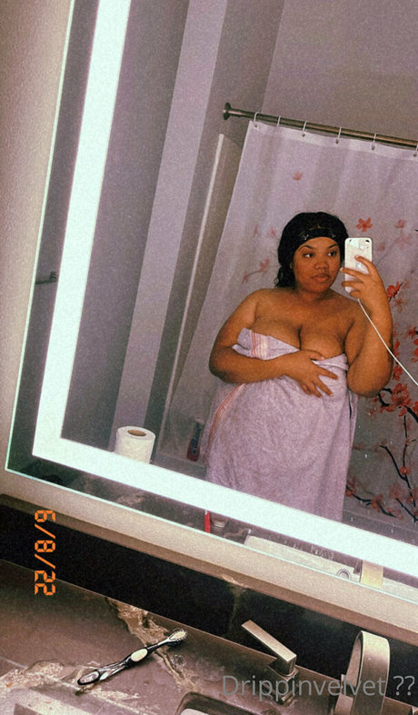 Nacktes geleaktes OnlyFans-Foto von Drippinvelvet