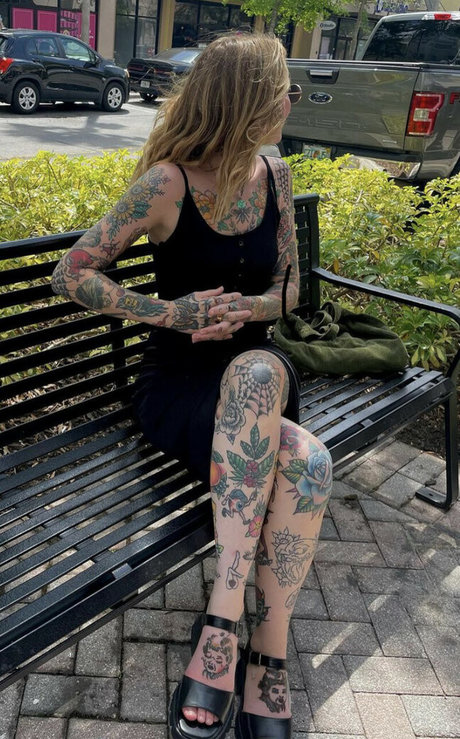 Nacktes geleaktes OnlyFans-Foto von Apimpnamedslickkat