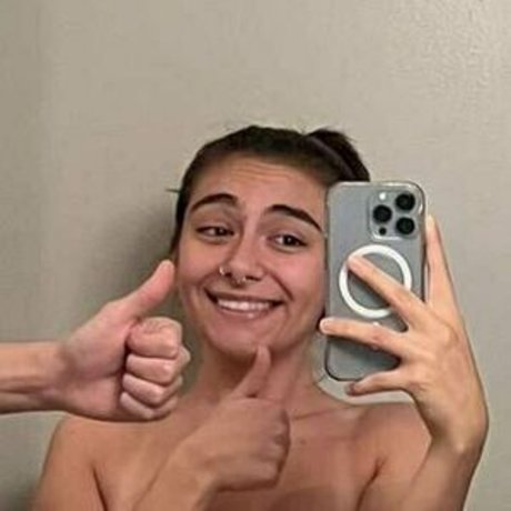 Nacktes geleaktes OnlyFans-Foto von Mixedtwinx