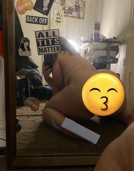 Nacktes geleaktes OnlyFans-Foto von Corpsegirlkat