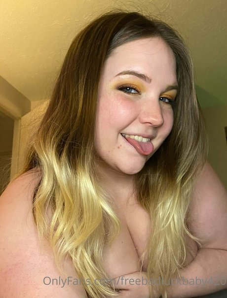 Nacktes geleaktes OnlyFans-Foto von Freebadluckbaby420