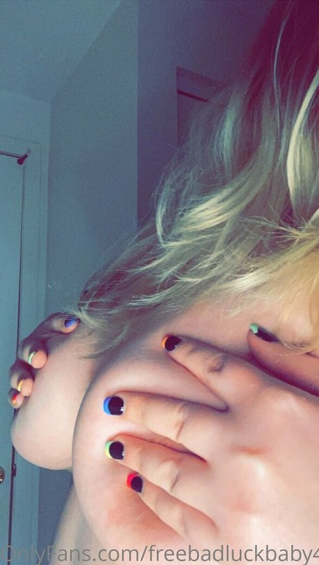 Nacktes geleaktes OnlyFans-Foto von Freebadluckbaby420