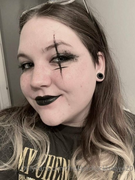 Nacktes geleaktes OnlyFans-Foto von Freebadluckbaby420