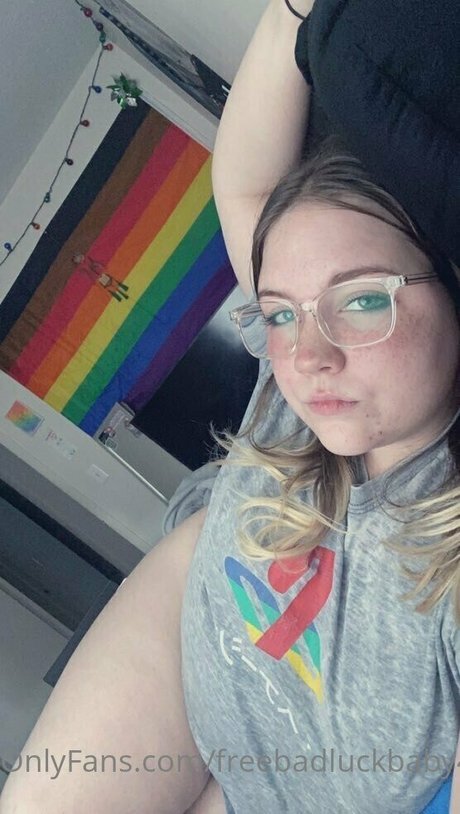 Nacktes geleaktes OnlyFans-Foto von Freebadluckbaby420