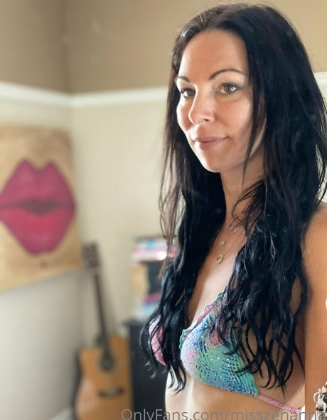 Nacktes geleaktes OnlyFans-Foto von Misszenanna