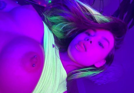 Nacktes geleaktes OnlyFans-Foto von Aliyakiss