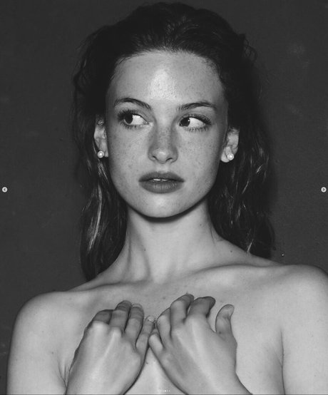 Nacktes geleaktes OnlyFans-Foto von Camille Yolaine