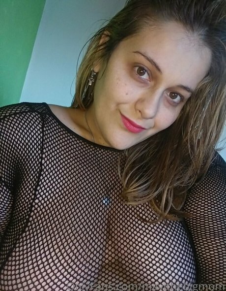 Nacktes geleaktes OnlyFans-Foto von Mavithebigmom
