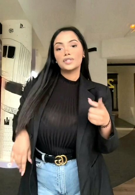 Nacktes geleaktes OnlyFans-Foto von Zina Hadid