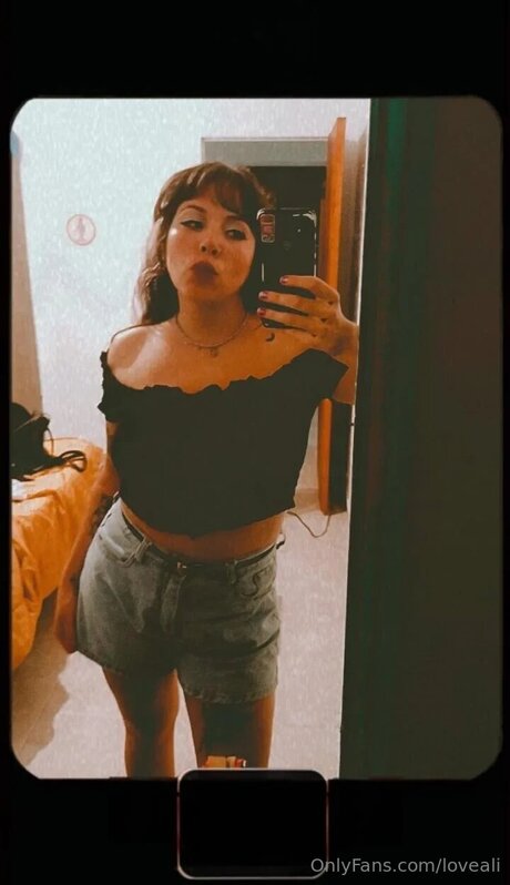 Nacktes geleaktes OnlyFans-Foto von Loveali