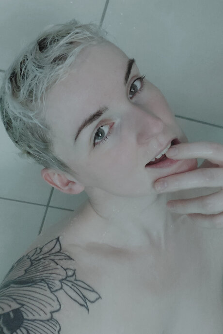Nacktes geleaktes OnlyFans-Foto von Freenightchrysanth
