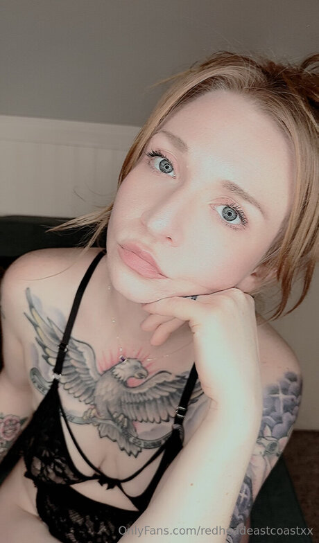 Nacktes geleaktes OnlyFans-Foto von Redheadeastcoastxx