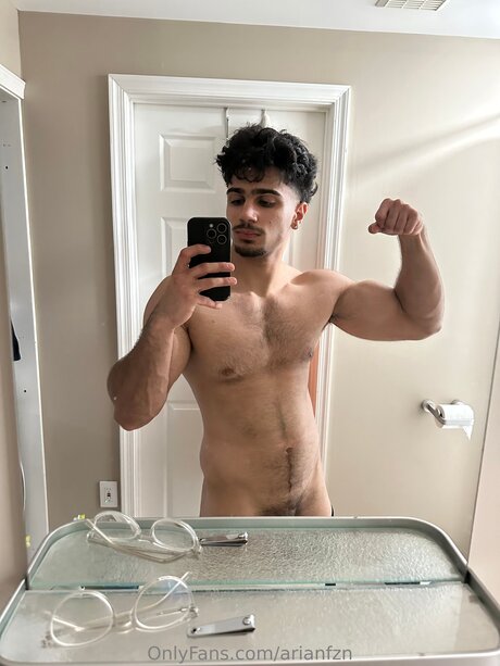 Nacktes geleaktes OnlyFans-Foto von Arianfzn