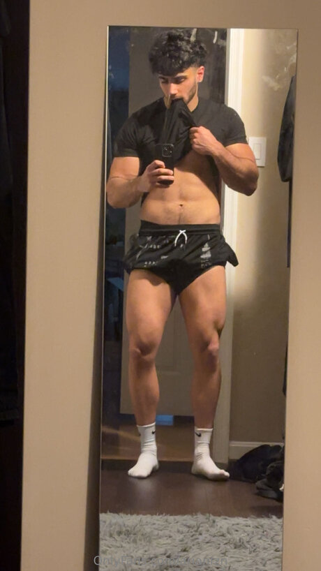 Nacktes geleaktes OnlyFans-Foto von Arianfzn