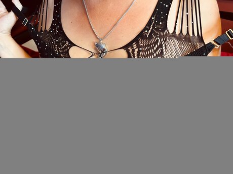 Nacktes geleaktes OnlyFans-Foto von Breasty Beauty