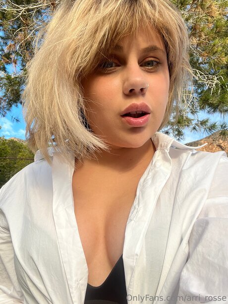 Nacktes geleaktes OnlyFans-Foto von Arri Rosse
