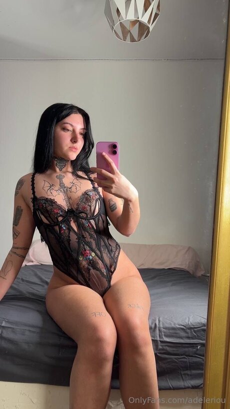 Nacktes geleaktes OnlyFans-Foto von Adeleriou