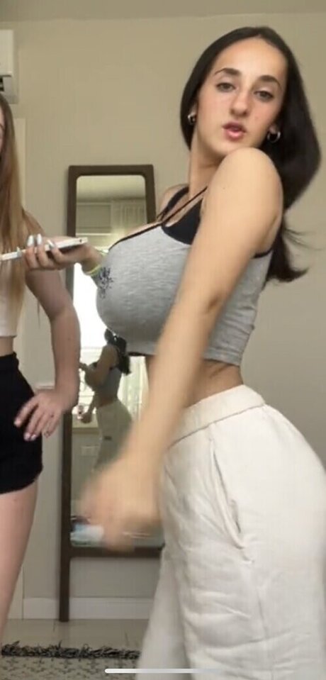 Nacktes geleaktes OnlyFans-Foto von Pelegsaar