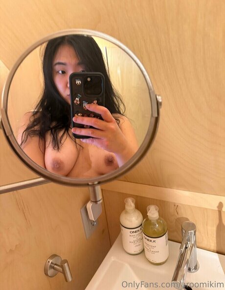 Aroomi Kim